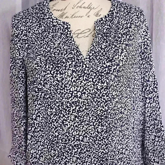 Lila Rose Size M Blue/white leopard print /geometric print blouse - Picture 2 of 14